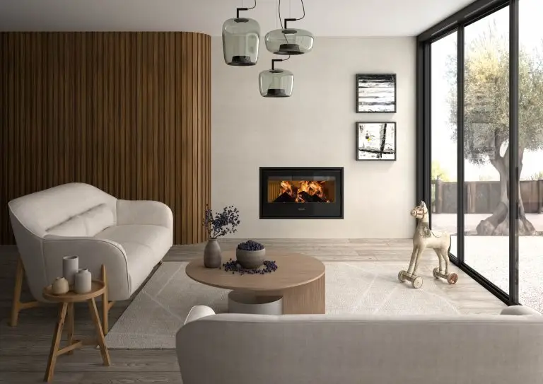 Ein modern eingerichtetes Wohnzimmer mit einem HIC OR-100 in Stahl/ Schwarz