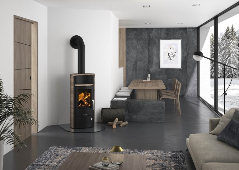 Image d'ambiance ORANIER Poêles à bois 5575 74 Pori 5 Noir, dessus Noir avec revêtement céramique Grappa