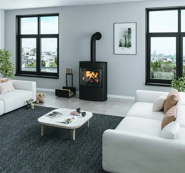 modernes, gemütliches Wohnzimmer, an der Wand ein Feras in Stahl Schwarz