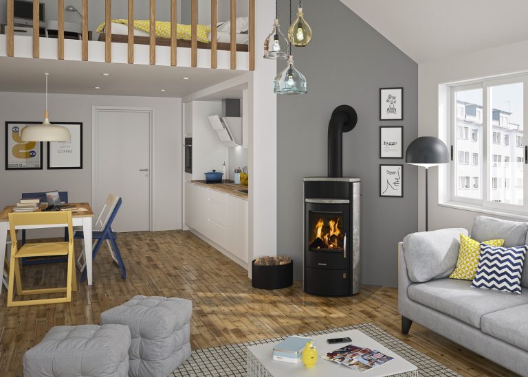 Bunte Wohnung mit Wassergeführtem Kaminofen. Essbereich im Hintergrund.